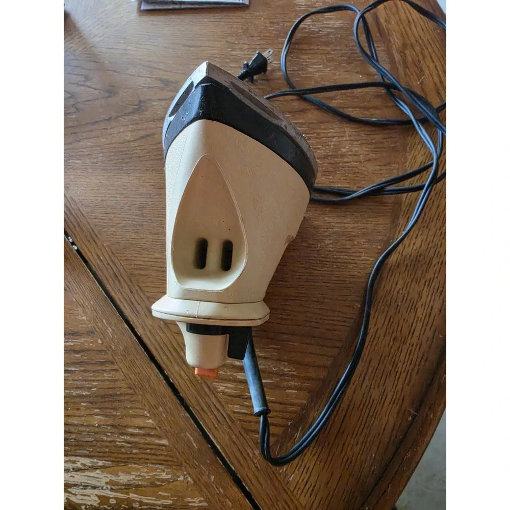 Vintage Black & Decker Light 'N Easy Steam Dry Iron, Works Great